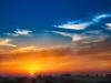 Roodachtige zonsondergangen zonsopgangen aerosoldeeltjes atmosfeer