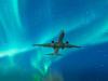 Aurores boréales avec avion commercial de passagers